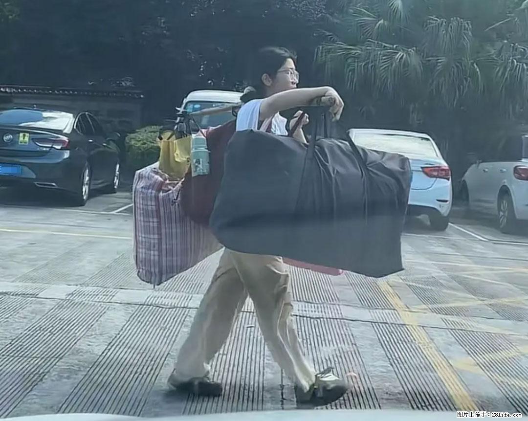 全网追的“扁担女孩”，找了一份暑假工，时薪12元 - 喀什生活资讯 - 喀什28生活网 ks.28life.com