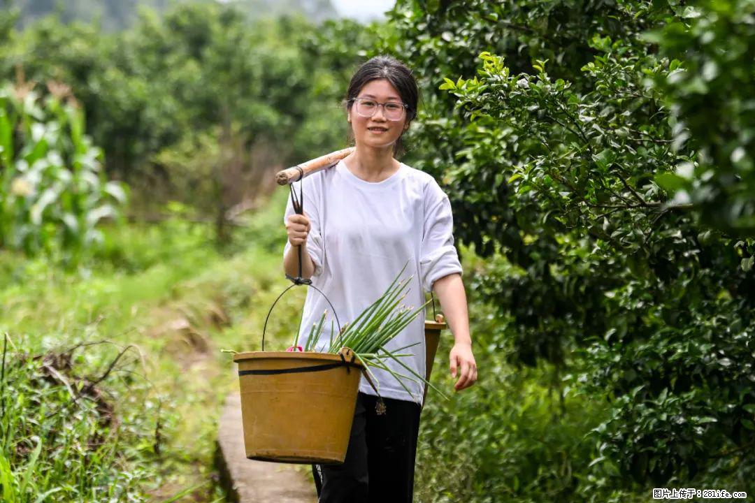 全网追的“扁担女孩”，找了一份暑假工，时薪12元 - 喀什生活资讯 - 喀什28生活网 ks.28life.com