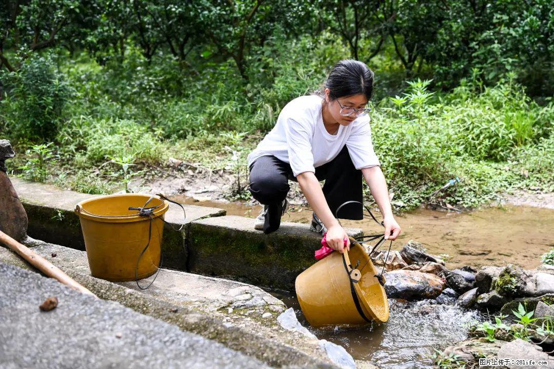 全网追的“扁担女孩”，找了一份暑假工，时薪12元 - 喀什生活资讯 - 喀什28生活网 ks.28life.com